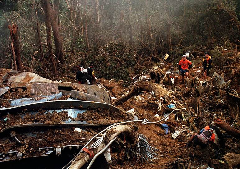 1998 год. Самолет DC-9 авиакомпании Cebu Pacific врезался в гору Сумагайя на Филиппинах. Погибли 104 человека
