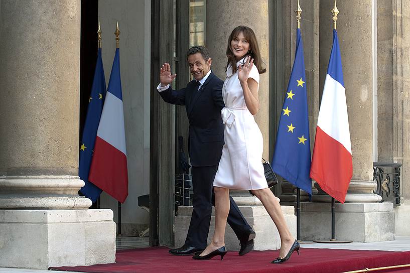 2008 год. В Елисейском дворце в Париже состоялось бракосочетание Никола Саркози и Карлы Бруни. Впервые глава Французской республики женился, будучи в должности президента