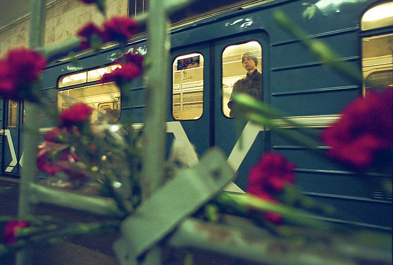 2004 год. В московском метрополитене произошел мощный взрыв в вагоне поезда между станциями «Автозаводская» и «Павелецкая». В результате теракта погибли 39 человек, еще 120 получили ранения