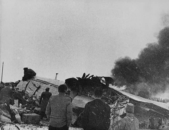1958 год. В Мюнхене разбился самолет с футбольной командой «Манчестер Юнайтед» на борту.  Из 44 пассажиров 23 погибли, восемь из них — футболисты 