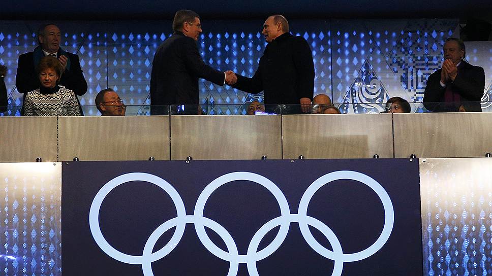 На трех голосах — английском, французском и русском — диктор представила президента Владимира Путина и главу МОК Томаса Баха 
