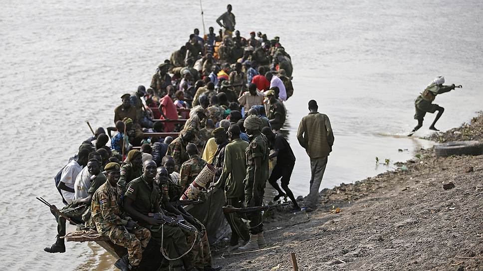 Мирные жители и боевики-повстанцы в Южном Судане