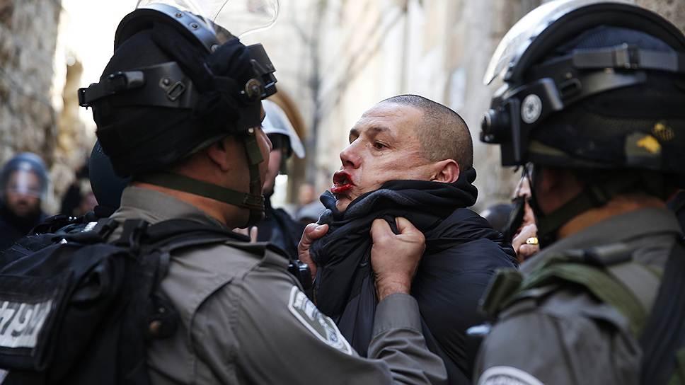 Столкновения израильских полицейских с палестинцами в Иерусалиме