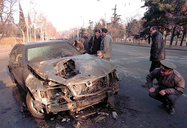1998 год. Покушение на президента Грузии Эдуарда Шеварднадзе. В центре Тбилиси его кортеж был обстрелян из гранатомета и автоматического оружия. Однако бронированный «Мерседес» спас ему жизнь