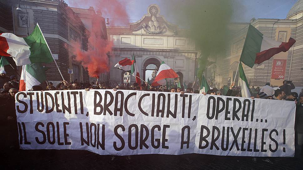 В декабре 2013 года итальянские студенты выступили против жестких мер бюджетной экономии правительства Энрико Летты. К активным действиям перешли демонстранты в Турине, где особенно высок уровень безработицы, а студенты не видят своего будущего в родном городе. Мирная акция переросла в столкновения с полицией
