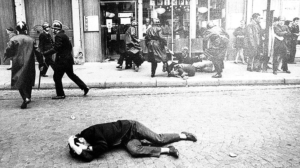 Самым крупным студенческим протестом во Франции стало движение мая 1968 года. Тогда из-за противоречий между студентами и администрацией был закрыт Нантерский университет. Чтобы поддержать нантерских учащихся, студенты парижской Сорбонны начали собственные демонстрации, которые вылились в беспорядки. К ним присоединились коммунисты, анархисты и правые либертарные активисты. Всеобщая забастовка длилась несколько недель и парализовала всю страну