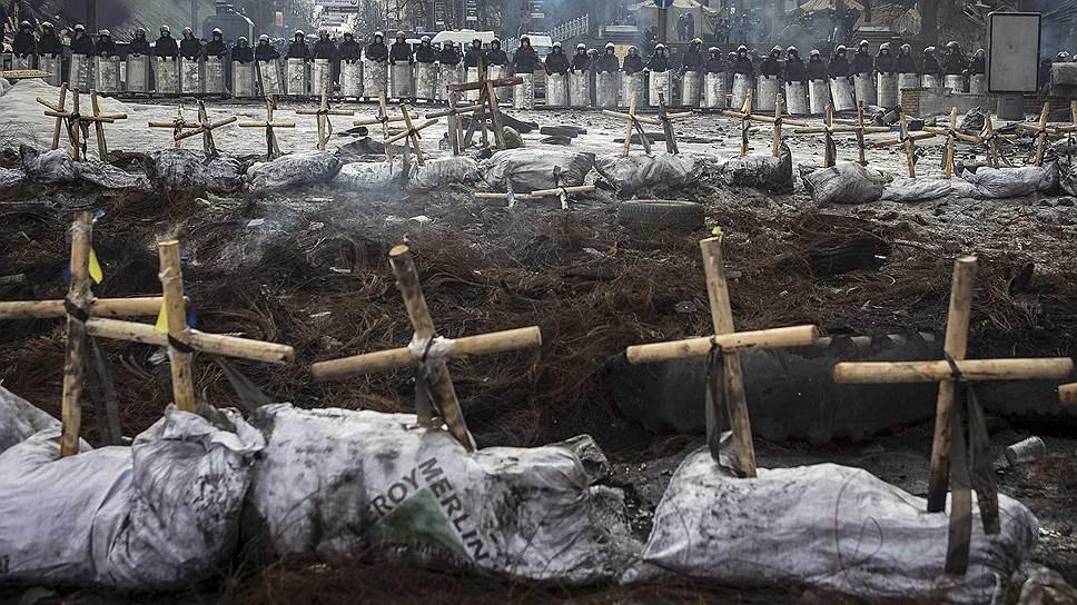 Акция памяти погибших и пропавших без вести во время столкновений с полицией, организованная сторонниками оппозиции в центре Киева