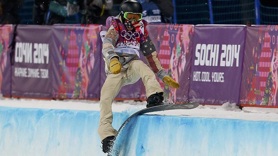 Падение американского сноубордиста Шона Уайта во время финала соревнований по хафпайпу среди мужчин