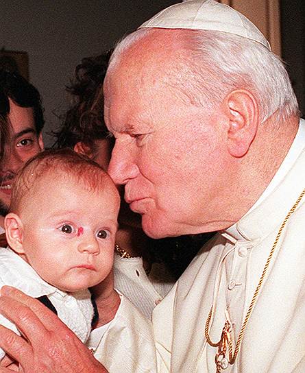  В Ватикане заключение браков и рождение детей — редкость. За всю историю существования города-государства всего 150 пар сочетались узами брака, а в 1983 году в Ватикане не было зарегистрировано ни одного рождения
&lt;br>На фото 264-й папа римский Иоанн Павел II