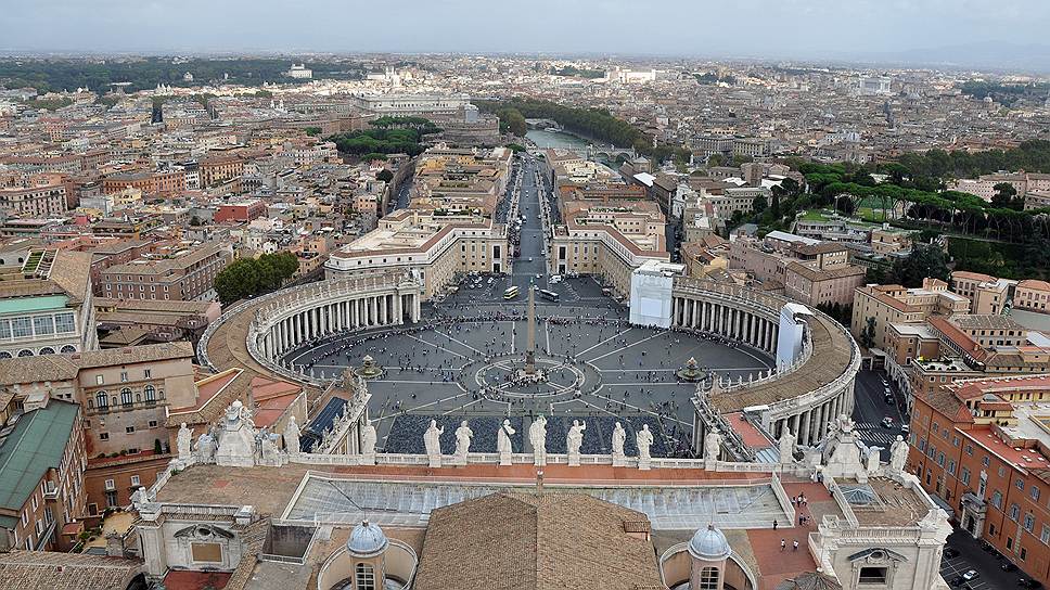 В Ватикане нет никаких производств, основным источником дохода считаются пожертвования католиков и туризм. Государственный бюджет составляет $310 млн 