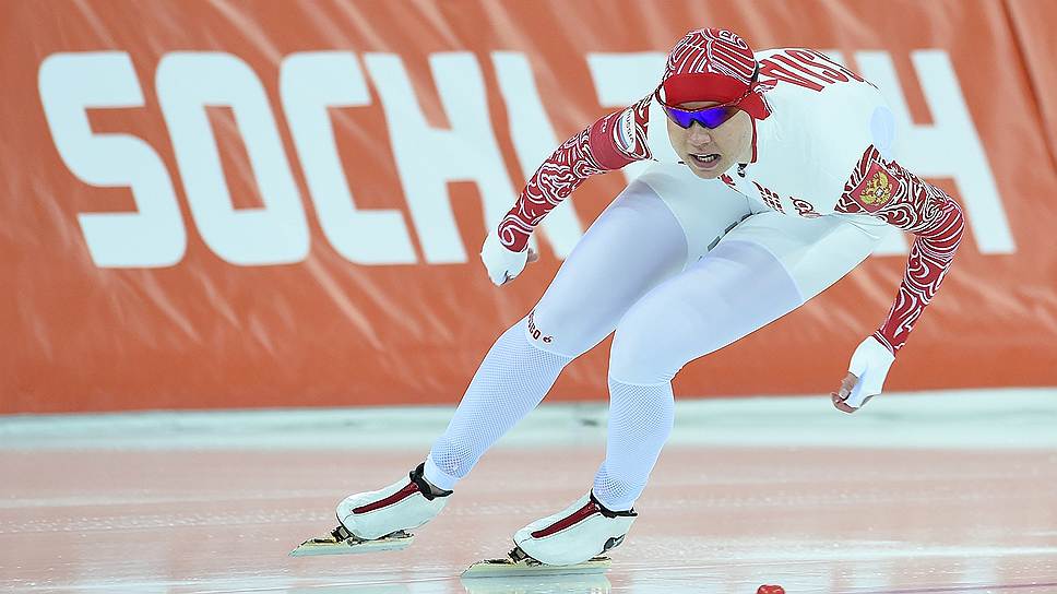 Член сборной команды России по конькобежному спорту Ольга Фаткулина во время забега