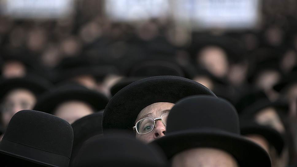 Ультраортодоксальные евреи во время акции протеста против застройки участка в Бейт-Шемеше, где могут находиться древние еврейские захоронения