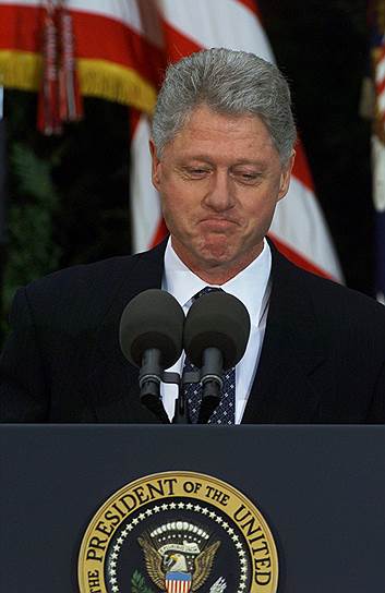 1999 год. Сенат США отклонил импичмент президента Билла Клинтона по обвинению в лжесвидетельстве в связи с делом о сексуальной связи с Моникой Левински