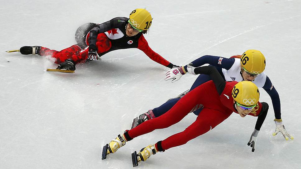 Во дворце зимнего спорта Айсберг прошел полуфинал соревнований по шорт-треку на дистанции 5000 метров,а также были разыграны медали на дистанции 500 метров среди женщин