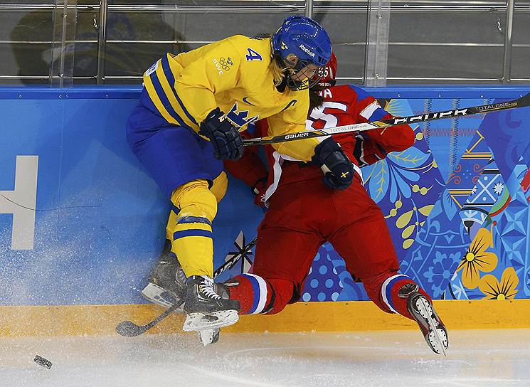В женском хоккее сборная России переиграла команду Швеции со счетом 3:1