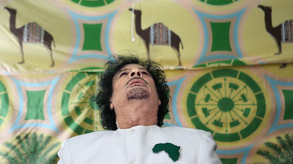 В августе 2011 года руководство ливийского Переходного национального совета (ПНС) обещало $1,3 млн тому, кто «убьет или схватит» свергнутого ливийского лидера Муамара Каддафи. Экс-диктатор был убит толпой повстанцев 20 октября того же года. О выплате вознаграждения не сообщалось