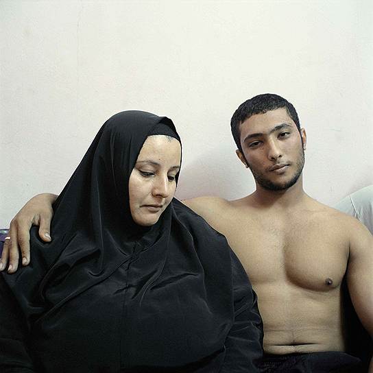 Дэнис Дэйлюкс (Франция, Agence Vu). «Бодибильдер из Египта Али и его мать» 