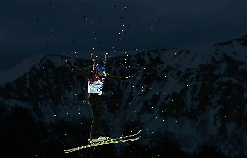 Украинская лыжница Надя Мохнатская во время соревнований по фристайлу на Зимних Олимпийских играх в Сочи