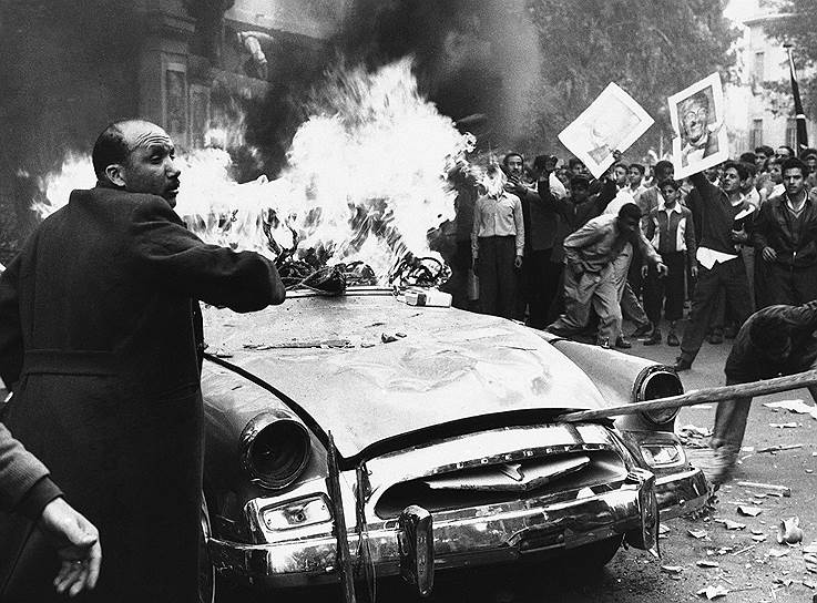 1961 год. Протесты в Каире (Египет) возле посольства США после гибели Патриса Лумумбы в Конго