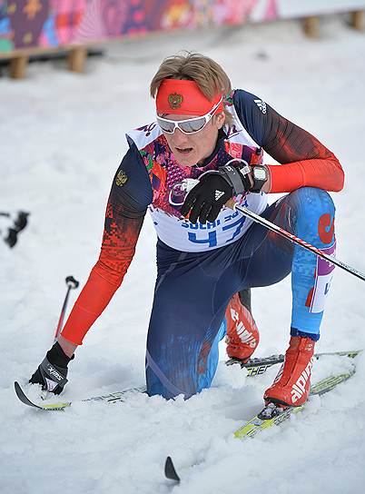 Член сборной команды России по лыжным гонкам Дмитрий Япаров на финише