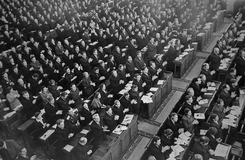 1956 год. В Москве открылся XX съезд КПСС, на котором осужден культ личности и идеологическое наследие Иосифа Сталина