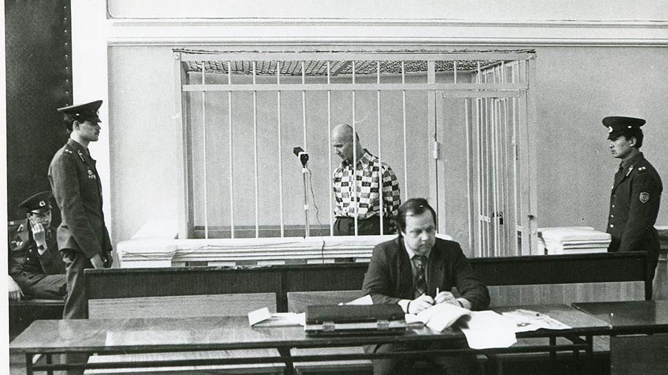 1994 год. В Новочеркасской тюрьме казнен самый известный советский серийный убийца Андрей Чикатило