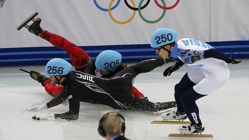 Российский конькобежец Виктор Ан (справа)