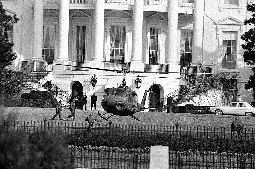 1974 год.Рядовой армии США Роберт Престон украл армейский вертолет с базы Форт-Мида в Мэриленде и прилетел на нем в Вашингтон