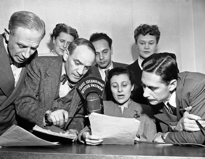 1947 год. В Советском союзе начала вещание радиостанция «Голос Америки»