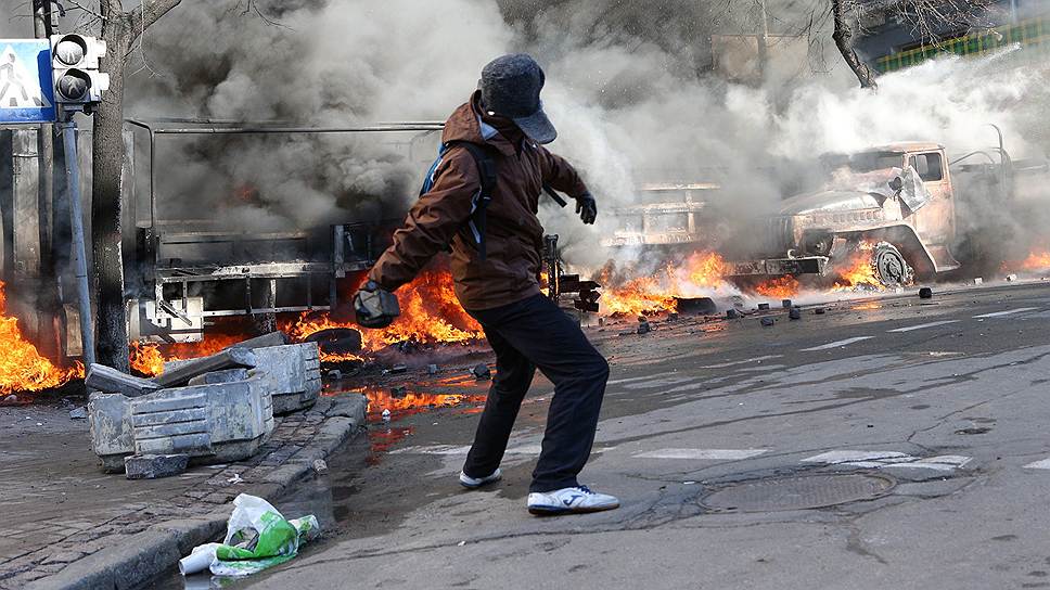 МВД Украины обратилось к гражданам с призывом «прекратить массовые беспорядки, не нарушать общественный порядок и не поддаваться провокациям»