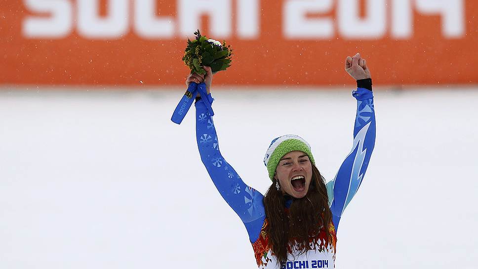 Горнолыжница из Словении Тина Мазе (на фото) выиграла золотую медаль на Олимпийских играх в Сочи в гигантском слаломе. Серебро завоевала австрийка Анна Феннингер, бронзу — немка Виктория Ребенсбург