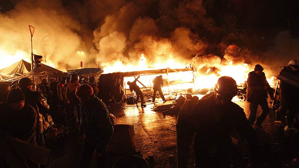 Пожар охватил палаточный городок на Майдане 