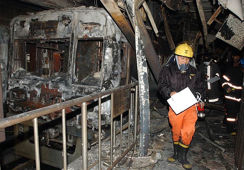 2003 год. Произошел сильный пожар в метро города Тэгу (Республика Корея). Неизвестный поджег в вагоне поезда картонную коробку, наполненную легковоспламеняющейся жидкостью. В результате инцидента погибли 198 человек, 147 были ранены