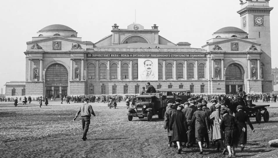 1918 год. В Москве открыт Брянский (сейчас Киевский) железнодорожный вокзал