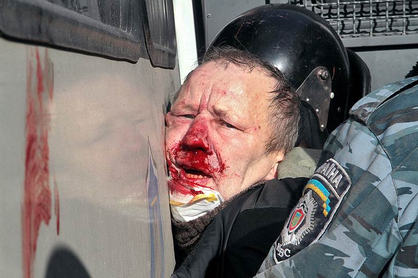 В медицинской службе «Евромайдана» в 20.00 (мск) сообщили о 150 пострадавших в результате столкновений во время акций протеста 