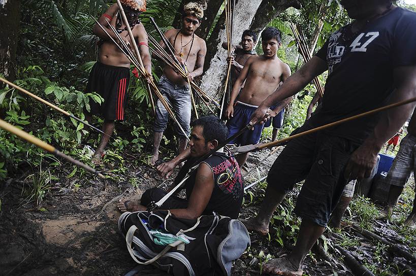 Воинственные индейцы мундуруку, которые сами себя называют вейдьене («наши люди»), живут в центре Бразилии в верхнем течении реки Тапажос между реками Тапажос и Мадейра с 1768 года