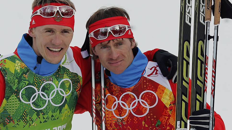 Российские лыжники Никита Крюков (слева) и Максим Вылегжанин