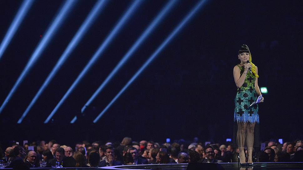 Победителей в номинации «Лучшая британская группа» объявила Лили Аллен 