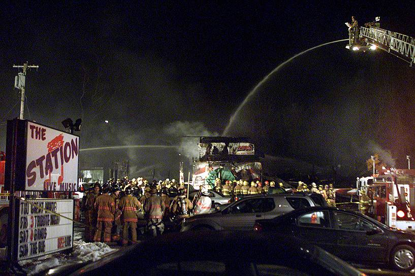2003 год. Пожар в клубе «Station» в городе Уэст-Уорик штата Род-Айленд (США). В результате инцидента погибло около 100 человек 