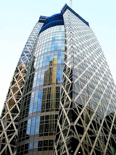 Сетчатая башня-кокон в Токио (Япония). Была построена в 2008 году по проекту архитектора Синдзюку Сумитомо. Ее высота — 204 метра