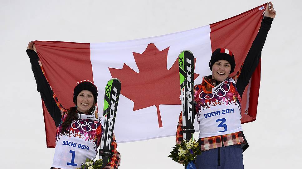 Канадка Келси Серва(слева) завоевал серебряную медаль в ски-кроссе на Олимпийских играх-2014 в Сочи