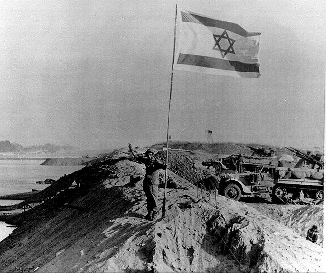 1974 год. Последние израильские солдаты покидают западный берег Суэцкого канала в соответствии с договоренностью о перемирии с Египтом