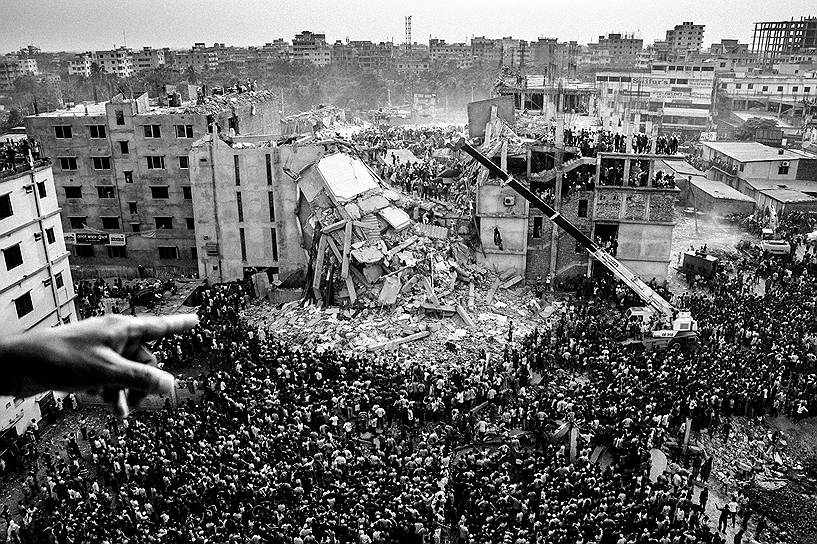 «Трагедия Rana Plaza». Автор — Рауль Талукдер.
&lt;br>На фото швейная фабрика Rana Plaza, при обрушении которой в апреле 2013 года погибли 1,130 рабочих, 2,5 тысячи были ранены  
