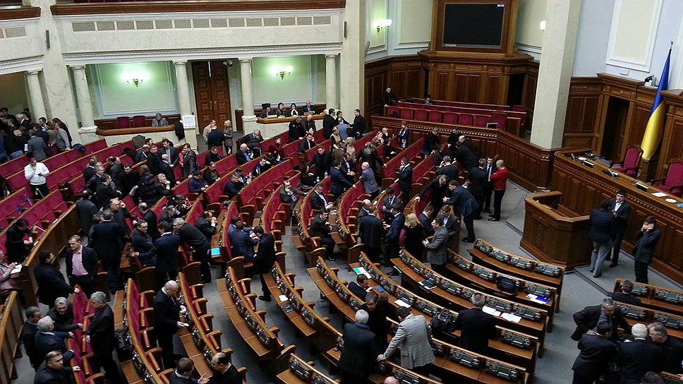Лидер оппозиционной фракции «Батькивщина» Арсений Яценюк призывает рассмотреть вопрос об освобождении Юлии Тимошенко