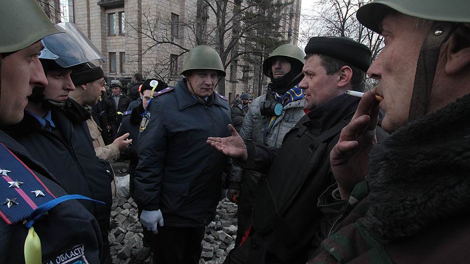 По словам бывшего главы МВД Юрия Луценко, львовские милиционеры приехали в Киев для охраны Евромайдана