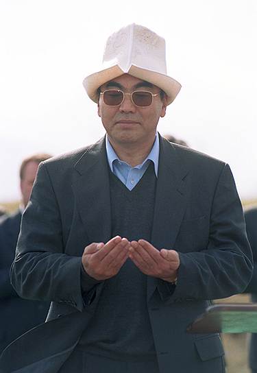 Политический кризис в Киргизии 2005 года — государственный переворот из серии «цветных революций», произошедший в Киргизии в марте 2005 года, приведший к свержению президента республики Аскара Акаева