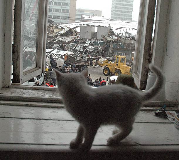 2006 год. В Москве обрушился Басманный рынок. Погибли 68 человек, ранения получили 39 человек