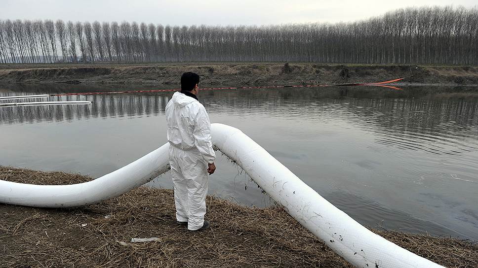 2010 год. На реке Ламбро, примерно в 50 км от Милана (Италия), был обнаружен разлив нефти