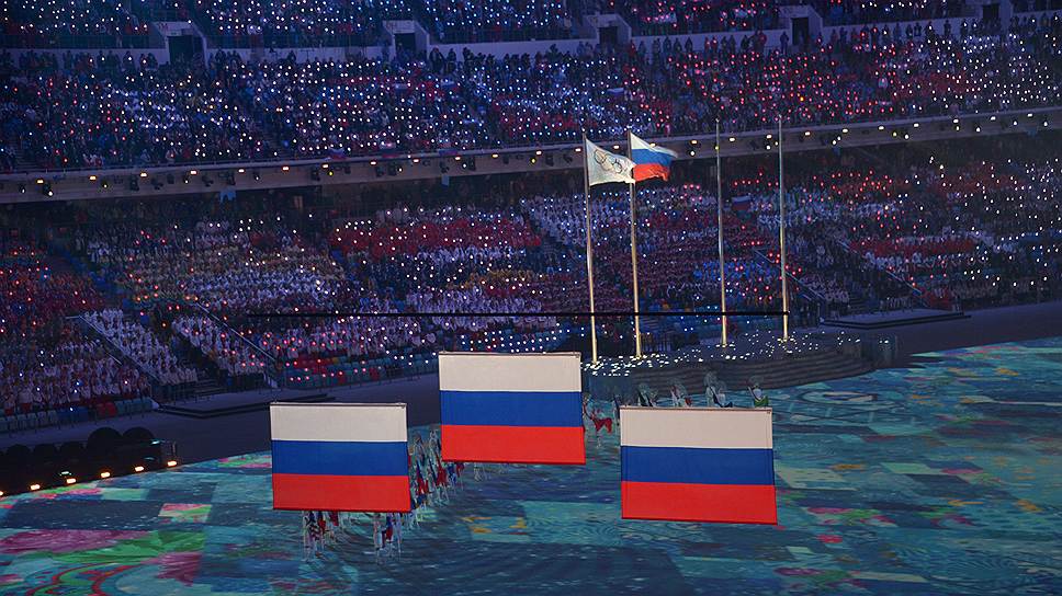 Во время церемонии также пройдет торжественная передача Олимпийского флага столице будущих зимних Игр — южнокорейскому Пхенчхану