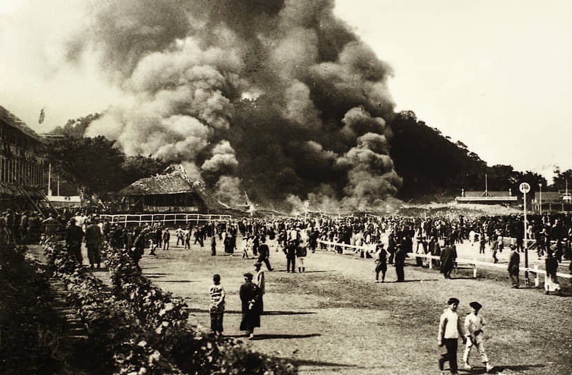 1918 год. В Гонконге случилась трагедия на ипподроме «Джоки клаб». Рухнули опоры и начался пожар. Погибли 604 человека